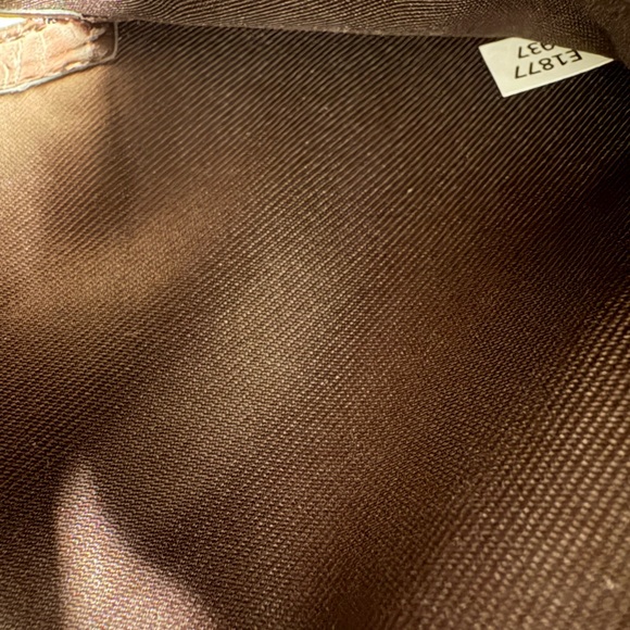 Coach black glitter embossed leather wallet. - Picture 6 of 10